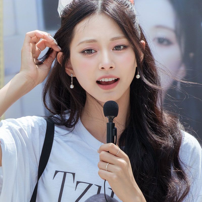 TZUYU (TWICE) 100% COTTON SHIRT (white and black)